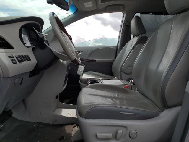 5TDDK3DC5DS066564 - 2013 TOYOTA SIENNA XLE ვერცხლისფერი ფოტო 7