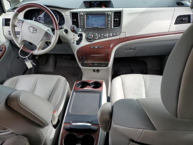 5TDDK3DC5DS066564 - 2013 TOYOTA SIENNA XLE ვერცხლისფერი ფოტო 8