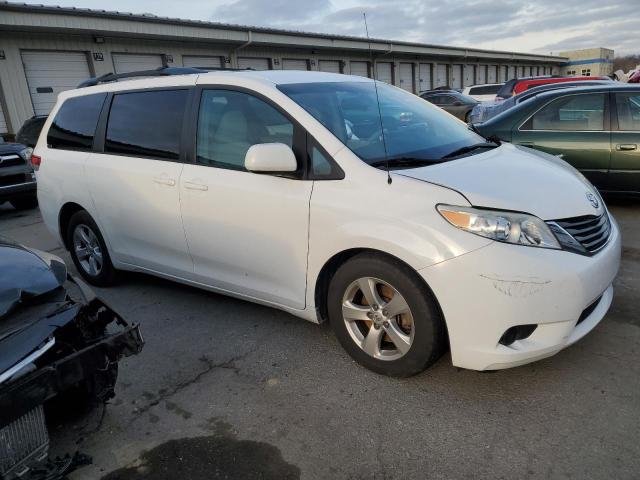 5TDKK3DC5DS360022 - 2013 TOYOTA SIENNA LE WHITE photo 4