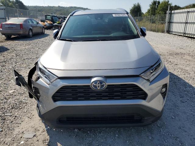 4T3RWRFV1MU037833 - 2021 TOYOTA RAV4 XLE SILVER photo 5