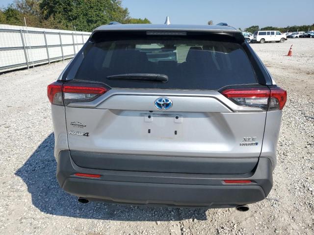4T3RWRFV1MU037833 - 2021 TOYOTA RAV4 XLE SILVER photo 6