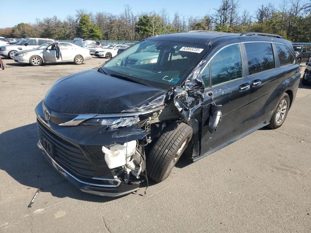 2022 TOYOTA SIENNA XLE, 