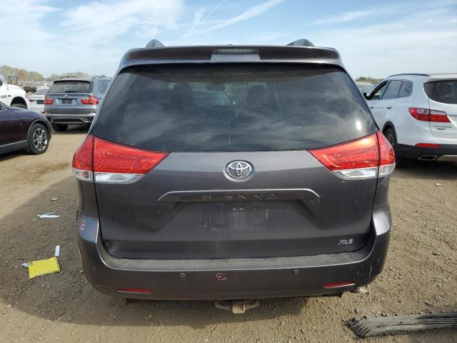 5TDYK3DC8CS279265 - 2012 TOYOTA SIENNA XLE GRAY photo 6