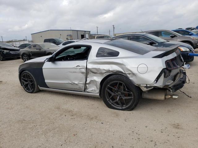 1ZVBP8AM4D5269256 - 2013 FORD MUSTANG SILVER photo 2