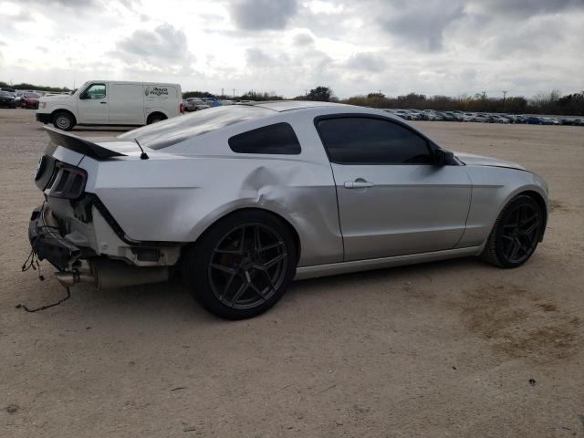 1ZVBP8AM4D5269256 - 2013 FORD MUSTANG SILVER photo 3