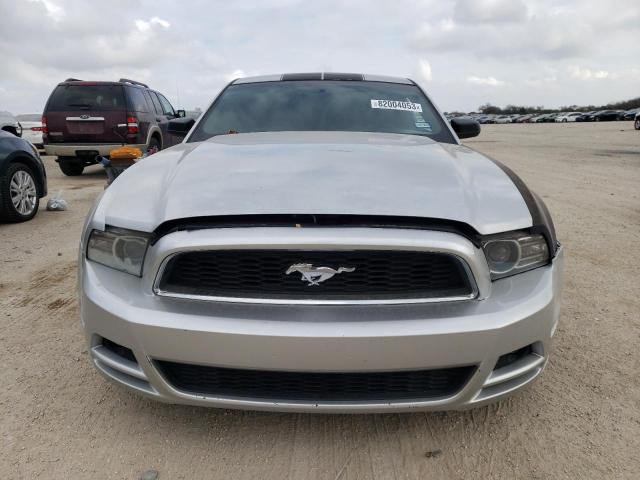1ZVBP8AM4D5269256 - 2013 FORD MUSTANG SILVER photo 5