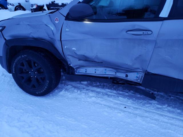 1C4PJMBS2HW601520 - 2017 JEEP CHEROKEE TRAILHAWK SILVER photo 9