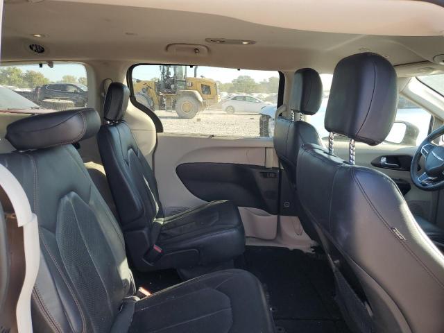 2C4RC1BG8JR260622 - 2018 CHRYSLER PACIFICA TOURING L GRAY photo 11