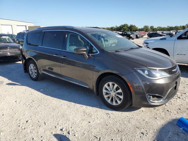 2C4RC1BG8JR260622 - 2018 CHRYSLER PACIFICA TOURING L GRAY photo 4