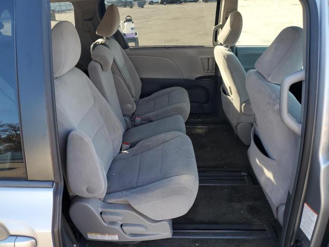 5TDKZ3DC9HS823829 - 2017 TOYOTA SIENNA LE SILVER photo 11