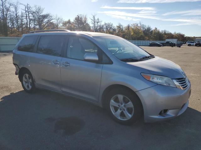 5TDKZ3DC9HS823829 - 2017 TOYOTA SIENNA LE SILVER photo 4