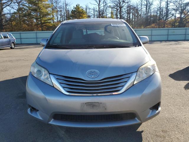 5TDKZ3DC9HS823829 - 2017 TOYOTA SIENNA LE SILVER photo 5