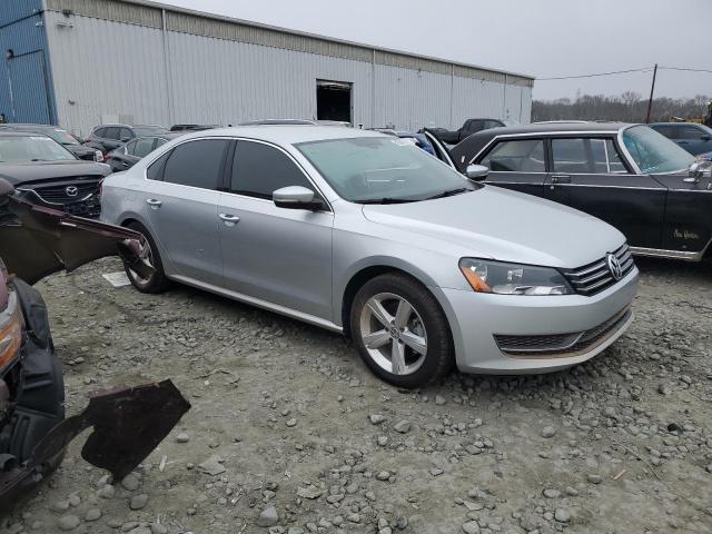 1VWBT7A35EC064541 - 2014 VOLKSWAGEN PASSAT SE SILVER photo 4