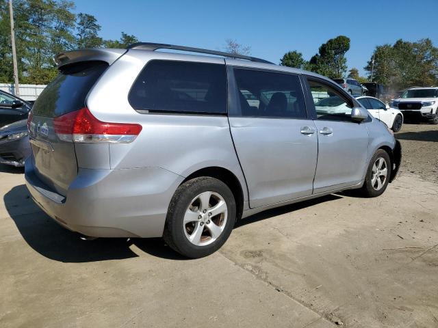 5TDKK3DC7CS198330 - 2012 TOYOTA SIENNA LE Արծաթագույն լուսանկար 3