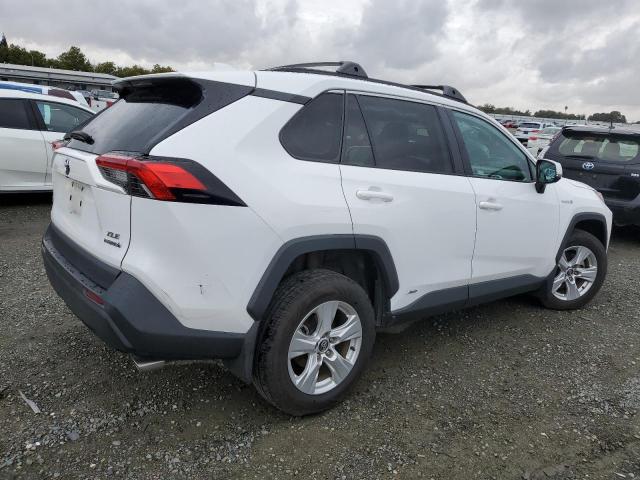 4T3R6RFV4MU023084 - 2021 TOYOTA RAV4 XLE WHITE photo 3