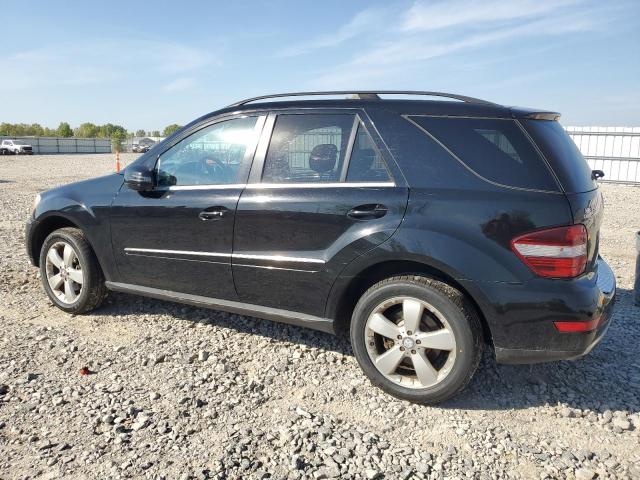 4JGBB8GB7BA695126 - 2011 MERCEDES-BENZ ML 350 4MATIC BLACK photo 2