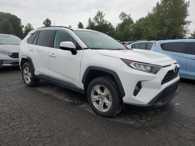 2T3P1RFV6MC240370 - 2021 TOYOTA RAV4 XLE თეთრი ფოტო 4