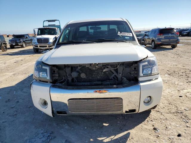 1N6BA07AX5N570258 - 2005 NISSAN TITAN XE WHITE photo 5