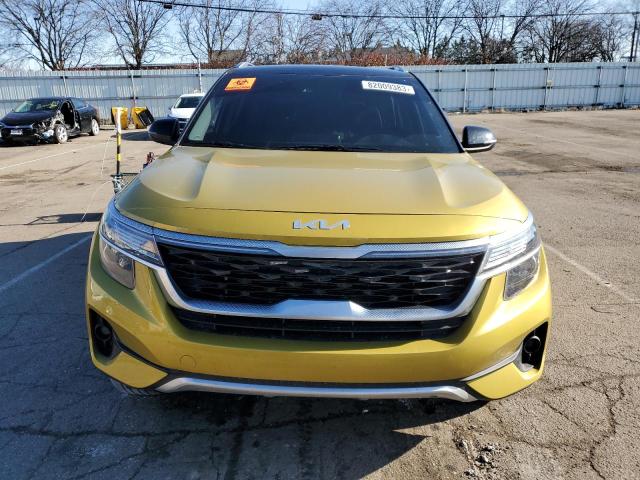 KNDEUCAA1N7247691 - 2022 KIA SELTOS S YELLOW photo 5