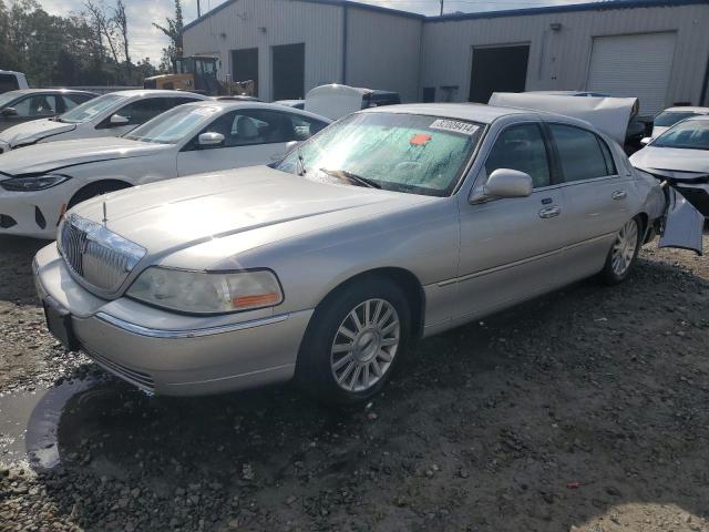1LNHM81WX4Y633715 - 2004 LINCOLN TOWN CAR EXECUTIVE Silber Foto 1