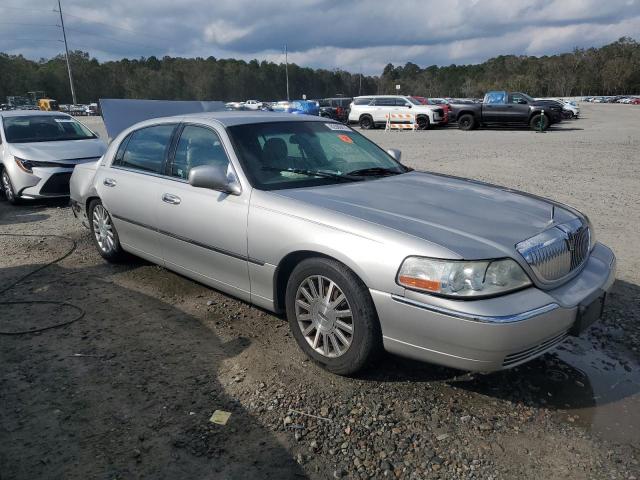 1LNHM81WX4Y633715 - 2004 LINCOLN TOWN CAR EXECUTIVE Silber Foto 4