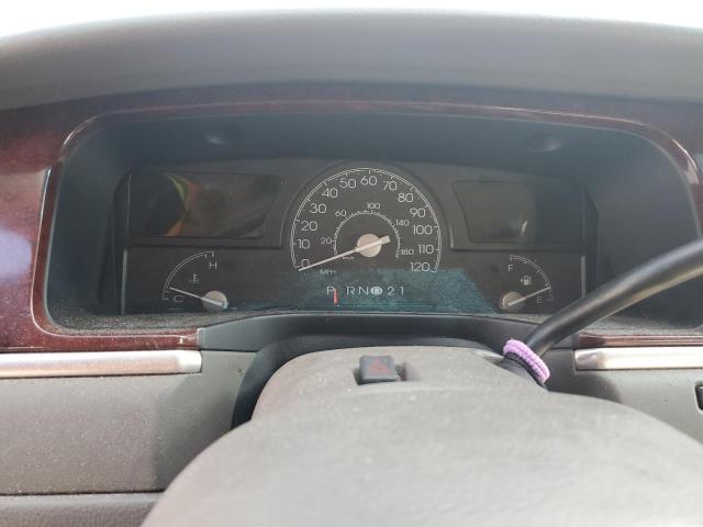 1LNHM81WX4Y633715 - 2004 LINCOLN TOWN CAR EXECUTIVE Silber Foto 9