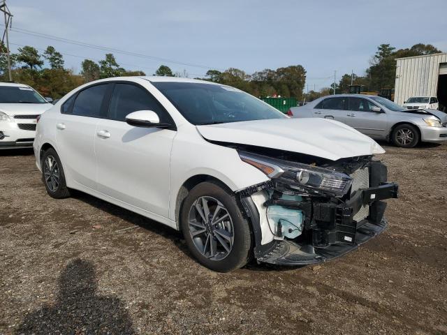 3KPF24AD7PE650376 - 2023 KIA FORTE LX WHITE photo 4