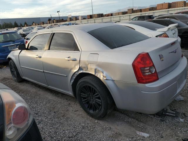 2C3KA43D69H617590 - 2009 CHRYSLER 300 LX WHITE photo 2