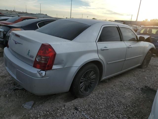 2C3KA43D69H617590 - 2009 CHRYSLER 300 LX WHITE photo 3