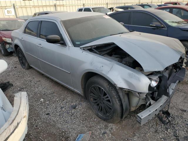 2C3KA43D69H617590 - 2009 CHRYSLER 300 LX WHITE photo 4