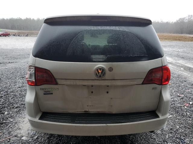 2C4RVABG1ER135056 - 2014 VOLKSWAGEN ROUTAN SE WHITE photo 6