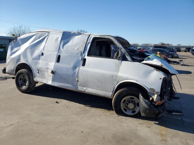 1GCGG25C981180335 - 2008 CHEVROLET EXPRESS G2 WHITE photo 4