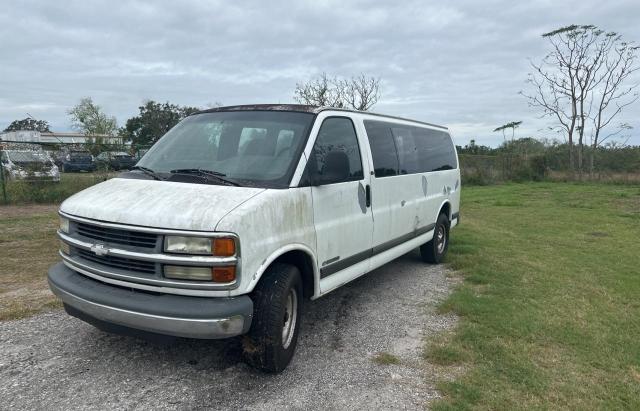 1GAHG39R921243538 - 2002 CHEVROLET EXPRESS G3 WHITE photo 2