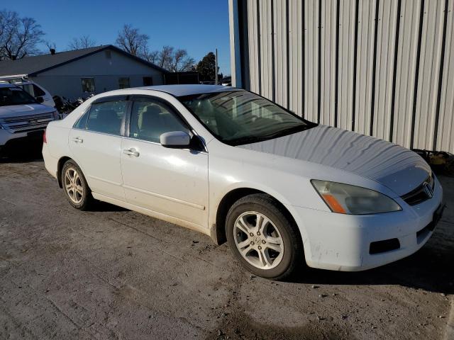 1HGCM56347A020631 - 2007 HONDA ACCORD SE WHITE photo 4