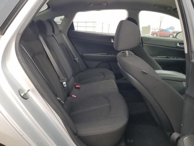 5XXGT4L33KG275544 - 2019 KIA OPTIMA LX SILVER photo 10