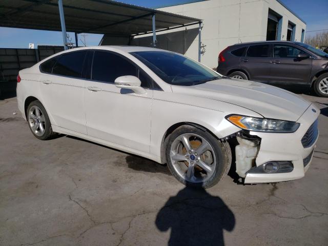 3FA6P0H96GR256877 - 2016 FORD FUSION SE WHITE photo 4