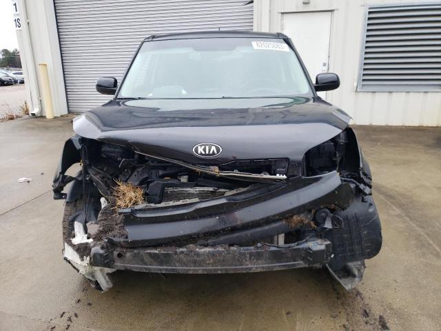 KNDJN2A28J7899877 - 2018 KIA SOUL BLACK photo 5