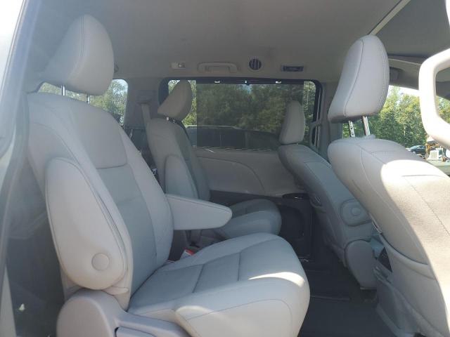 5TDDZ3DC5LS242944 - 2020 TOYOTA SIENNA XLE 银色 照片 11