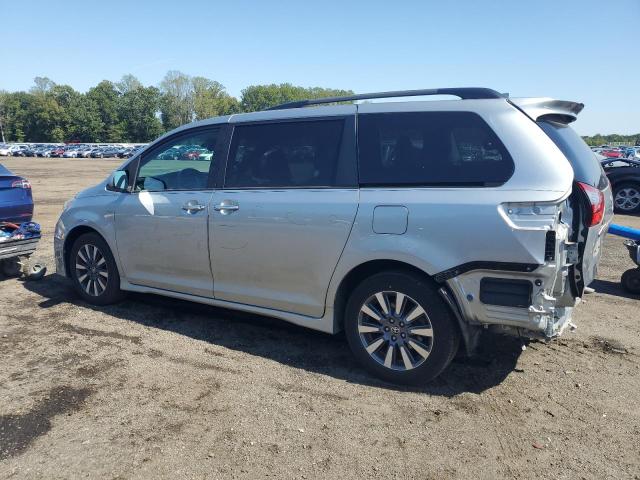 5TDDZ3DC5LS242944 - 2020 TOYOTA SIENNA XLE 银色 照片 2