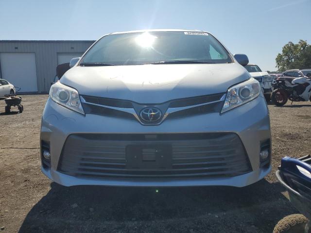 5TDDZ3DC5LS242944 - 2020 TOYOTA SIENNA XLE 银色 照片 5