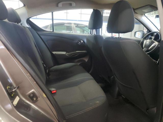 3N1CN7AP4GL898914 - 2016 NISS VERSA S GRAY photo 10