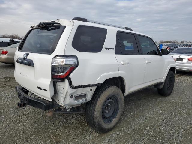 JTEBU5JR4H5481159 - 2017 TOYOTA 4RUNNER SR5/SR5 PREMIUM WHITE photo 3