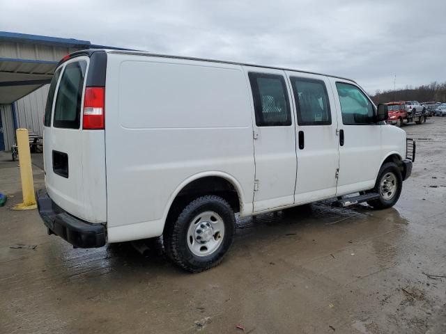 1GCWGAFG4H1138596 - 2017 CHEVROLET EXPRESS G2 WHITE photo 3