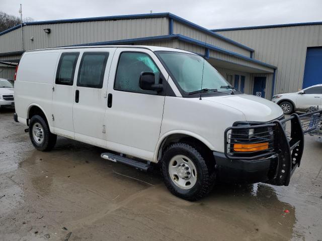 1GCWGAFG4H1138596 - 2017 CHEVROLET EXPRESS G2 WHITE photo 4