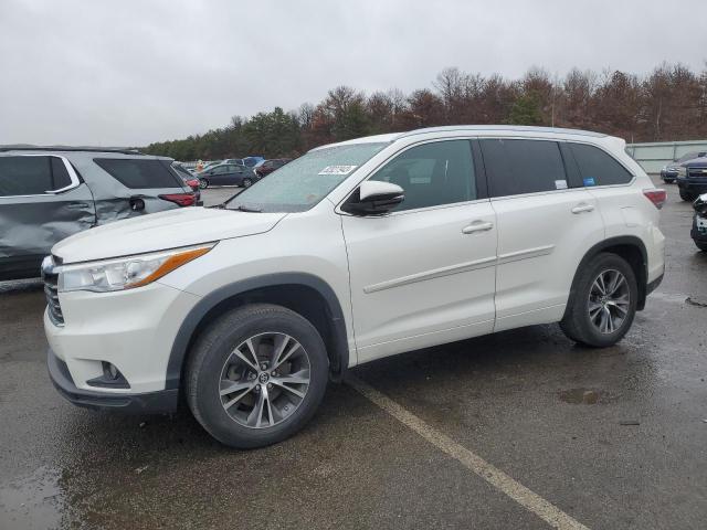 5TDJKRFH9GS296370 - 2016 TOYOTA HIGHLANDER XLE WHITE photo 1