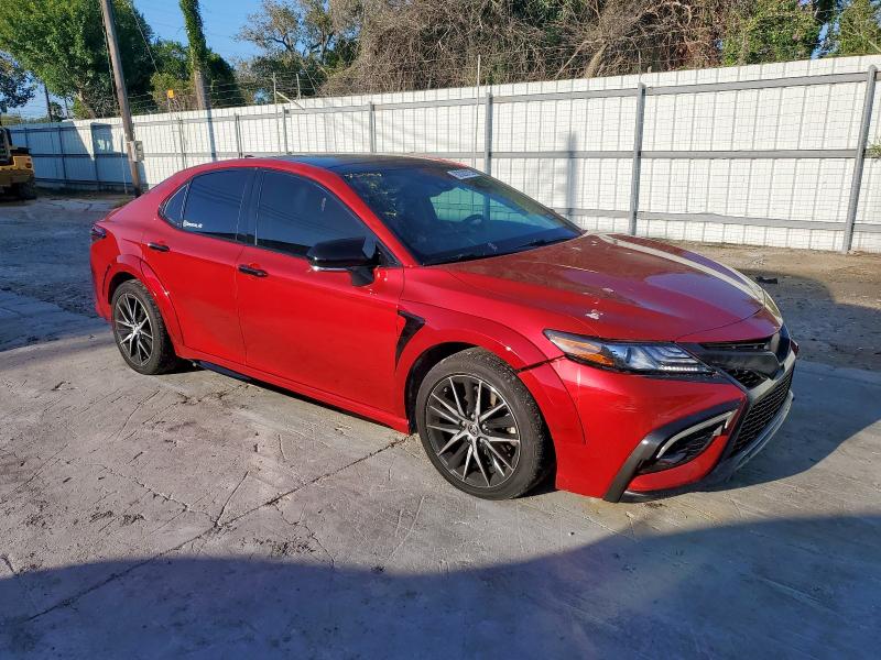 4T1K61AK7NU011487 - 2022 TOYOTA CAMRY XSE RED photo 4