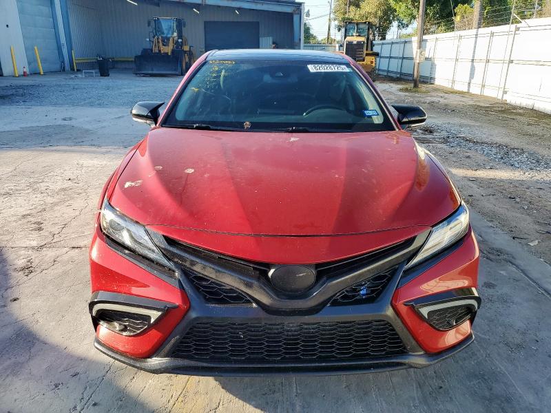 4T1K61AK7NU011487 - 2022 TOYOTA CAMRY XSE RED photo 5