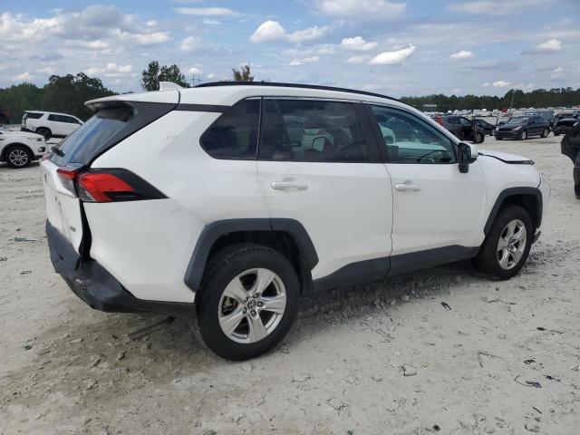 2T3W1RFV8MC162203 - 2021 TOYOTA RAV4 XLE WHITE photo 3