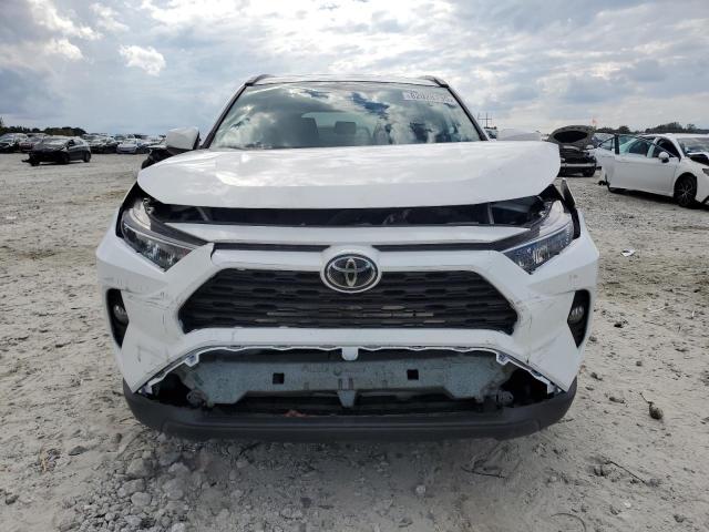 2T3W1RFV8MC162203 - 2021 TOYOTA RAV4 XLE WHITE photo 5