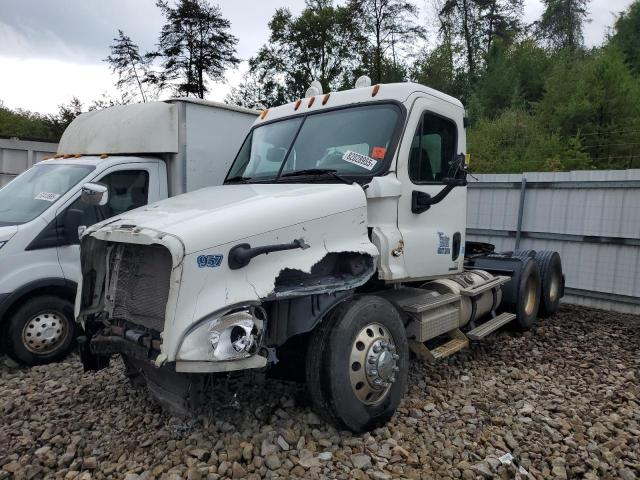 1FUJGECK7BSAW0080 - 2011 FREIGHTLINER CASCADIA WHITE photo 2